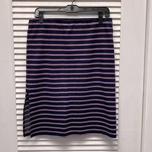 Pull-on Skirt with Slit